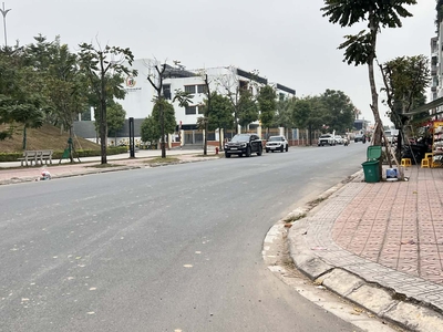 Liền kề ngọc thuỵ view vườn hoa, 140m x 7 tầng, mt 8m, vỉa hè rộng, đường trước nhà 10m 0