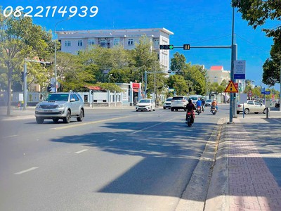 Chính chủ bán lỗ siêu phẩm mặt tiền võ văn kiệt, sát bên bệnh viện và ub tỉnh rộng 920m2 0