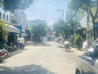 Ngay chợ tân hương  xe hơi ngủ nhà  cách mặt tiền 1 căn   60m   5 tầng  5pn chỉ 8 4