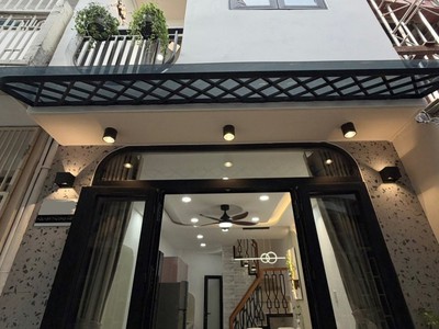 Siêu phẩm phường 5, bình thạnh - 3 tầng mới hoàn thiện - 2 pn, 3 wc - full nội thất - sổ đẹp a4 - 0