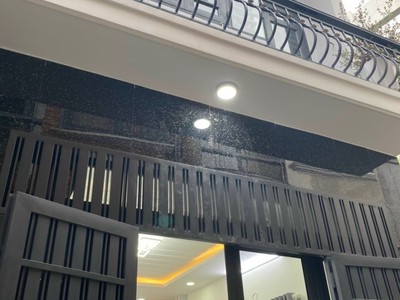 Ngay emart 2 phan huy ích - căn góc 2 mặt hẻm thoáng - nhà đẹp đủ công năng - chỉ 3.8 tỷ 0