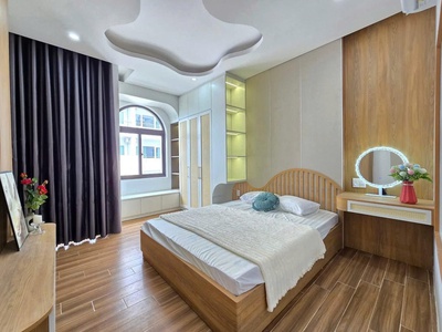 Hàng xóm vinhome nhà đẹp phúc lợi,30m,5 tầng,ô tô đỗ cổng,full nt,quá rẻ nhỉnh 6 tỷ 1