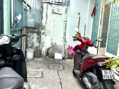 Với hơn 3t- có ngay nhà gần mt xe hơi- đ.đoàn văn bơ- đất thổ cư- lưu thông tôn đản- xóm chiếu- 0