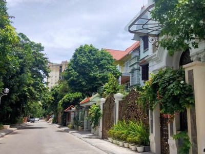 Chính chủ bán biệt thự ngõ 59 láng hạ, ba đình. dt 151 m x 3 tầng.được xây 10 tầng.sđcc. giá 65,5 2