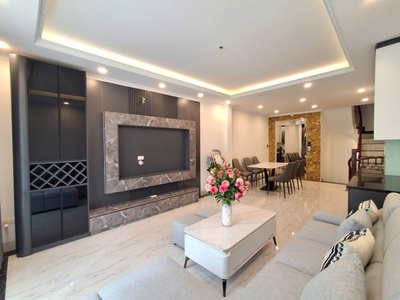 Nhà đẹp phân lô ô tô đỗ cửa- vào nhà full nội thất 45m2 x 6 tầng, mặt tiền 4.1m x 11.4 tỷ. 0