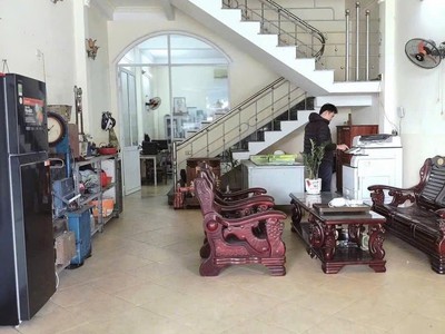 - bán nhà 3 tầng đường   10m5  trần nguyên đán   gần đặng huy trứ. dt 80m2   giá 8.4 tỷ tl 0