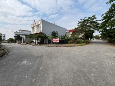 Bán đất TĐC Sân Bay   Tràng Cát view bãi đỗ xe dt 67,14m2 đường và vỉa hè rộng 12m. 2