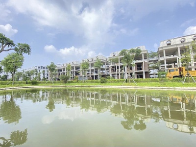 cần bán gấp biệt thự trung tâm thường tín view hồ, mặt đường lớn 0