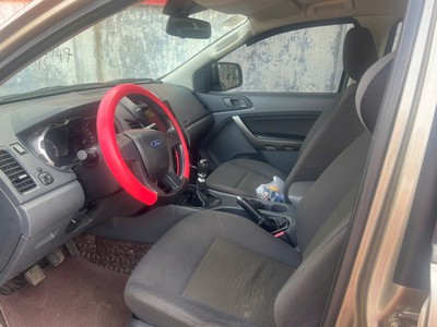 Bán xe ô tô nhập Thái 2013   Số sàn 1 cầu   Chính chủ Gia Lai 0