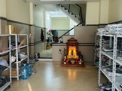 Nhà 75m2 - đúc btct 3 tấm - chính chủ xây kiên cố - khu vực sầm uất - hẻm 6m xe hơi quay đầu 1