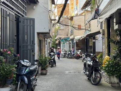 Ngay trung tâm bình thạnh - ngã tư hàng xanh -  19m - 2 tầng - sổ riêng - hoàn công đầy đủ - cách 4