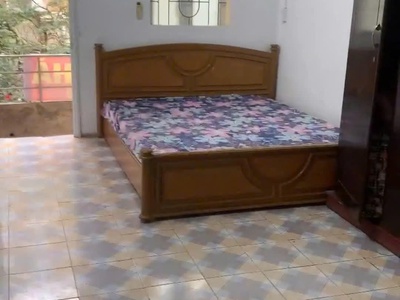 Cho thuê nhà nguyên căn ngõ 147 tân mai, 40m x 2 tầng, 2pn, 2 wc, 8 triệu 0