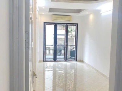 Cho thuê nhà ngõ 289 đường hoàng mai, 31m  x 4 tầng, 3 ngủ, 3 vệ sinh, 15 triệu 0