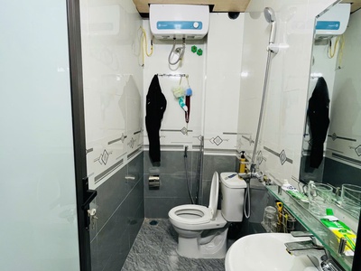 Cho thuê nhà nguyên căn mới koong ngõ 230 định công thương, 33m  x 2 tầng 2pn, 7 triệu 1