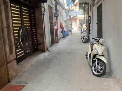 Cho thuê nhà ngõ ô tô giảng võ 25m  x 3,5 tầng, 2 ngủ, 3 wc, 1 gác xép chỉ 8 triệu 0