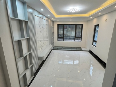 Cho thuê nhà ngõ rộng 373 ngọc hồi, 35m x 5 tầng, 3 phòng ngủ, 5 wc, 12 triệu 0