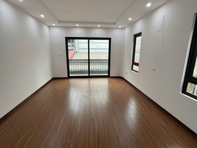 Cho thuê nhà ngõ rộng 373 ngọc hồi, 35m x 5 tầng, 3 phòng ngủ, 5 wc, 12 triệu 2