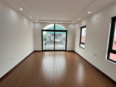 Cho thuê nhà ngõ rộng 373 ngọc hồi, 35m x 5 tầng, 3 phòng ngủ, 5 wc, 12 triệu 3