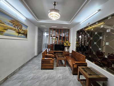 Cần cho thuê nhà tân triều, 40 m  x 4 tầng, 5 ngủ, giá 13.5 triệu ưu tiên ở gia đình 0