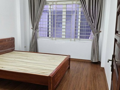 Cho thuê nhà tân triều, 40 m  x 4 tầng, 5 ngủ, giá 13.5 triệu ưu tiên ở gia đình 1