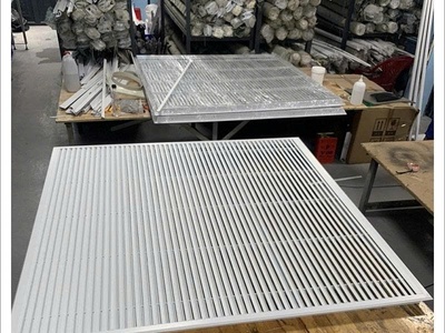 Cửa gió louver nhựa cánh cong LOU-C1 0