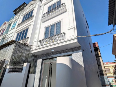 Nhà thiên lôi, 51m 4 tầng, mới tinh, lô góc, gần ngay aeon , giá 4.65 tỉ 0