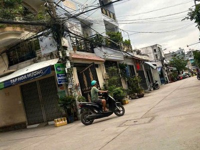 Nhà góc 2 mặt tiền   hxh   dt 64 m2  4x16    bình tân    gần aeon tân phú   nhỉnh 6 tỷ 0