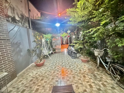 Bán nhà mặt tiền mai hắc đế phường 15 q8 , 144m2 , 4 lầu, 5 pn chỉ 11,5 tỷ 2