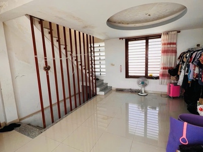 Bán nhà 3 tầng,ngang 9m,shr thổ cư 100,đường xe tải.vừa ở vừa kinh doanh 1