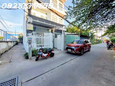 chù cấn bán gấp nhà - nhà bè căn góc hxh không có căn thứ 2 0