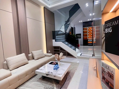 Bán nhà ngõ 122 Trần Nguyên Hãn, ngay sau nhà mặt đường, vỉa hè chung rộng 0