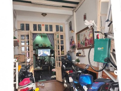 HUỲNH VĂN BÁNH THÔNG BỜ KÈ, 46m2, 3 phòng ngủ, xe hơi đỗ sát cửa, chỉnh nhỉnh 6 tỷ. 2