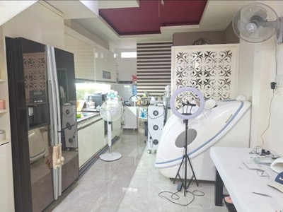 Bán nhà mặt phố đường tự do, q.9, thủ đức, tp hcm. dt 90m2, 3 tầng, 4pn, 4wc, sổ hồng. giá 9,05 tỷ 2