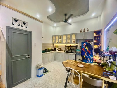 Bán nhà 4 tầng gần chợ, gần bến xe buýt hiệp thành, quận 12 1