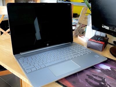Laptop HP Laptop 15s Core i3-10110U Ram 8GB SSD 240GB VGA ON Màn 15.6 Inch Máy Đẹp 0