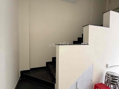 Mặt tiền Chương Dương,P.Linh Chiểu,TP Thủ Đức,3 tầng,5PN 3WC,DTSD  260m2,giá 27tr/tháng 4