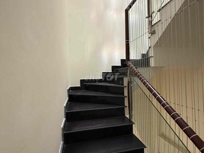 Mặt tiền Chương Dương,P.Linh Chiểu,TP Thủ Đức,3 tầng,5PN 3WC,DTSD  260m2,giá 27tr/tháng 5