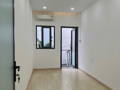 Ngay công viên phú nhuận, xe hơi đỗ cửa, 30m2 2 lầu 2pn, mới ở ngay, sổ vuông đẹp, mặt tiền thụt 4