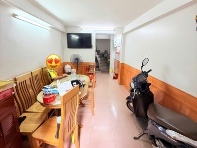 Ngay nhà ga t3 sân bay, 1 căn ra mặt tiền, 4 tầng đúc thật 3pn có mặt thoáng phía, hoàn công đủ, 0