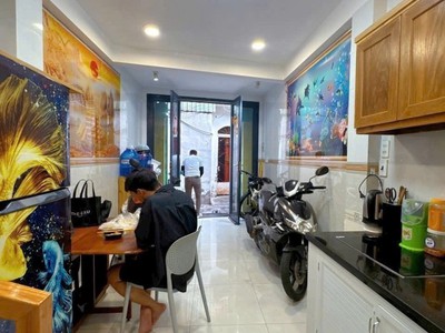 Ngay phố ẩm thực phan xích long - vài bước ra mặt tiền - nhà mới 4 tầng full nt ở ngay - 2pn   sân 1