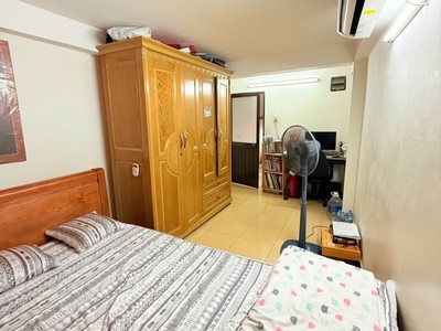 Ngay nhà ga t3 sân bay, 1 căn ra mặt tiền, 4 tầng đúc thật 3pn có mặt thoáng phía, hoàn công đủ, 1