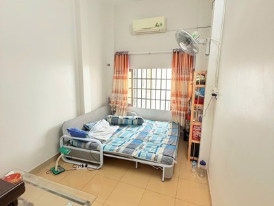 Ngay nhà ga t3 sân bay, 1 căn ra mặt tiền, 4 tầng đúc thật 3pn có mặt thoáng phía, hoàn công đủ, 2