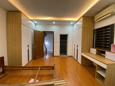 Cho thuê nhà nguyên căn ngõ 158 ngọc hà, 35m  x 5 tầng, 3pn, 13 triệu 4