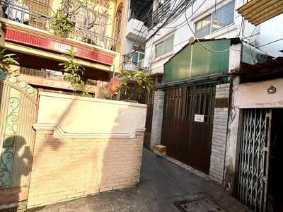 Bán nhà ngang lớn 5.9m- cách vài bước chân ra mt xóm chiếu- lưu thông tôn thất thuyết- nguyễn tất 1