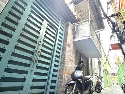 Bán nhà đ. bến vân đồn- nhà 3 tầng- cách 30m ra mt xe hơi- giao thương q8, q1 chỉ 2 phút đến trường 3