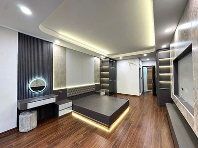 Bán nhà hoàng quốc việt - phân lô - oto tránh- vỉa hè -thang máy 0