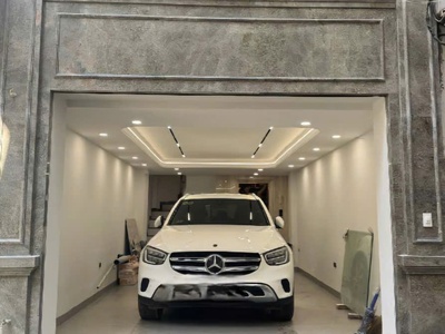 Bán nhà hoàng quốc việt - phân lô - oto tránh- vỉa hè -thang máy 2