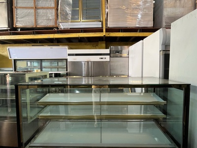 Thanh lý tủ bánh kem Rueyshing -1m8 mới 90 0