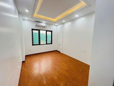 Nhà nhỏ xinh - chân cầu vĩnh tuy - ngõ thông 2 phố - full nội thất ở ngay 2