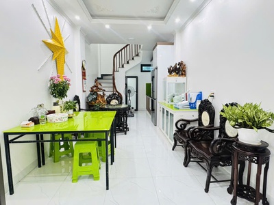 Cực hiếm trung văn   nhà riêng ô tô đỗ cửa   gần nguyễn trãi. 5 tầng, chỉ 7,x tỷ  sđt 0972078667 0